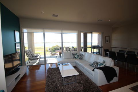 LJ Hooker Goolwa Holiday Rentals - 42 Underwood Avenue, Goolwa Beach - Queensland Tourism 0