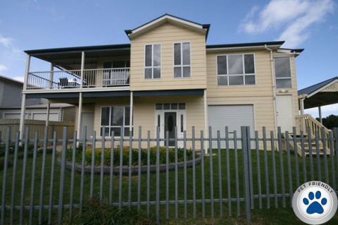 LJ Hooker Goolwa Holiday Rentals - 42 Underwood Avenue, Goolwa Beach - Queensland Tourism 4