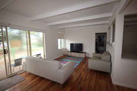 LJ Hooker Goolwa Holiday Rentals - 42 Underwood Avenue, Goolwa Beach - Queensland Tourism 12