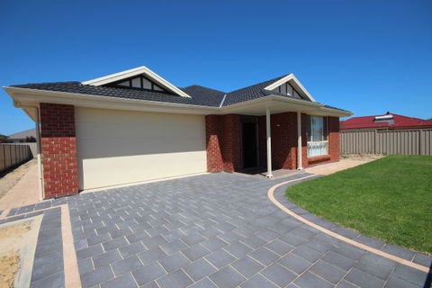 LJ Hooker Goolwa Holiday Rentals - 42 Underwood Avenue, Goolwa Beach - Queensland Tourism 16