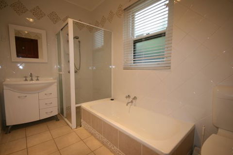 LJ Hooker Goolwa Holiday Rentals - 42 Underwood Avenue, Goolwa Beach - Queensland Tourism 26