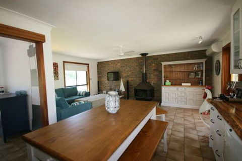 LJ Hooker Goolwa Holiday Rentals - 15 Eaton Avenue, Goolwa Beach - QLD Tourism 1