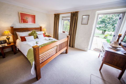 Sunnyside Cottage - QLD Tourism 3