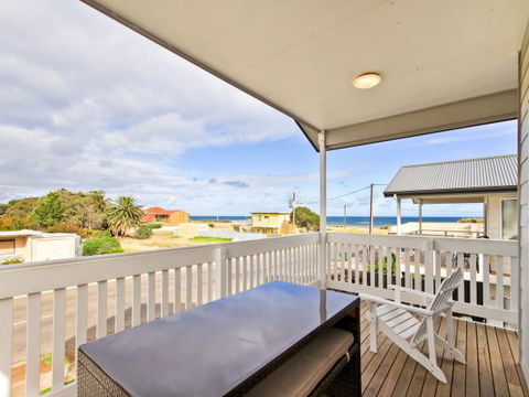 Century 21 SouthCoast: White Caps - QLD Tourism 3