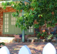 Kalamunda Carriages and Three Gums Cottage - QLD Tourism