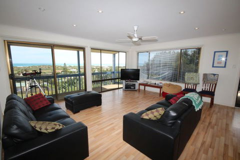 LJ Hooker Goolwa Holiday Rentals - 39 Bradford Road, Goolwa Beach - Queensland Tourism 0