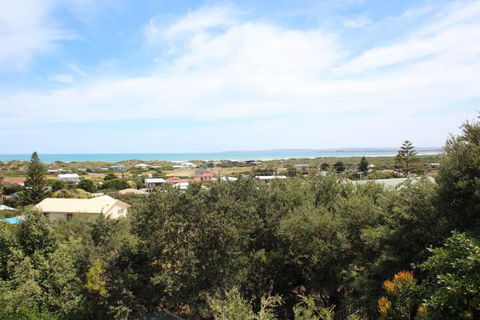 LJ Hooker Goolwa Holiday Rentals - 39 Bradford Road, Goolwa Beach - Queensland Tourism 2