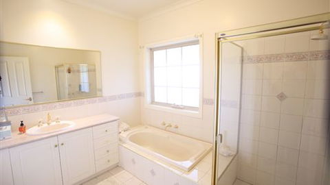 Farm Accommodation - QLD Tourism 7