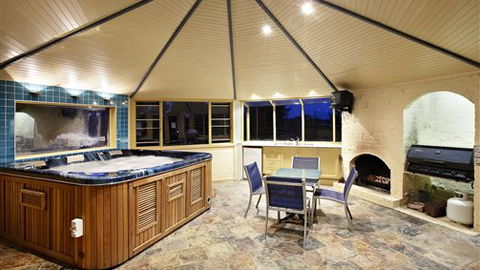 Lawson Lodge Country Estate - Queensland Tourism 3