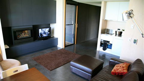Just Inside The Gate - QLD Tourism 6