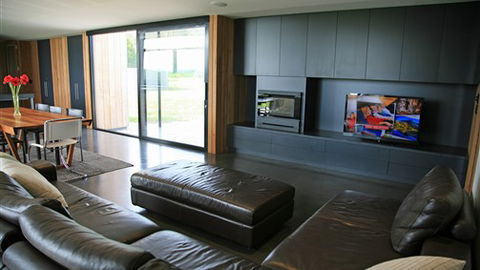 Just Inside The Gate - QLD Tourism 7