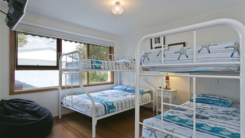 Sea Eagle Beach House - QLD Tourism 3