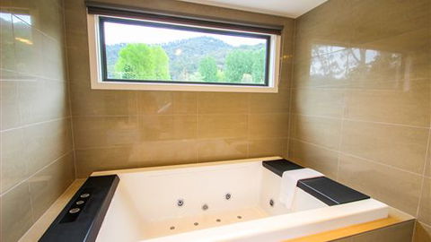 The BASE Luxury Villas - QLD Tourism 5