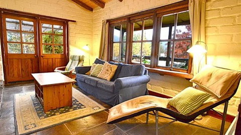 Feathertop Retreat - Queensland Tourism 2