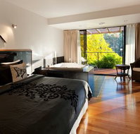 Springs Spa Villa - Queensland Tourism