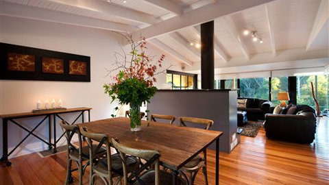 Springs Spa Villa - Queensland Tourism 1