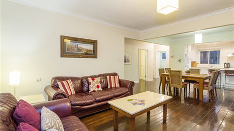 Serenity Halls Gap: Nat Park Frontage - QLD Tourism 2