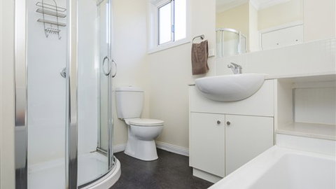 Serenity Halls Gap: Nat Park Frontage - QLD Tourism 4