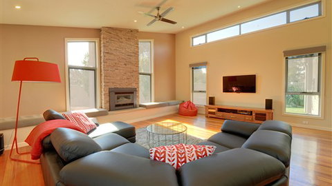 Canadian Lakehouse - QLD Tourism 5