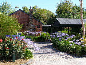 Anchor Cottage - QLD Tourism 0