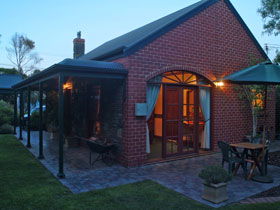Anchor Cottage - QLD Tourism 2