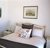 ArtWine Cottages - QLD Tourism