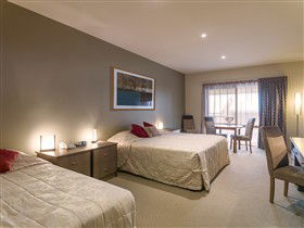 Aurora Ozone Hotel - QLD Tourism 1