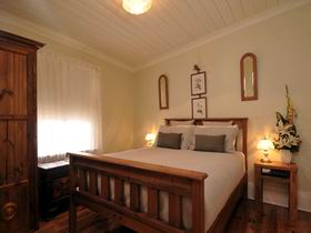Charlie Bates Cottage - QLD Tourism 1