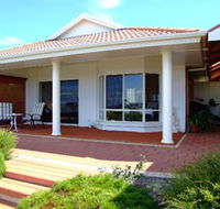 Close Encounters Bed and Breakfast - Queensland Tourism