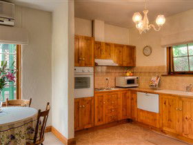 Country Pleasures Bed And Breakfast - QLD Tourism 4