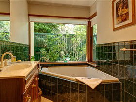Country Pleasures Bed And Breakfast - QLD Tourism 3