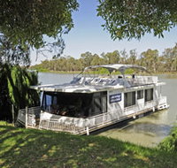 Boats and Bedzzz - The Murray Dream self-contained moored Houseboat - QLD Tourism