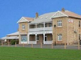 Port Elliot Beach House YHA - QLD Tourism 0
