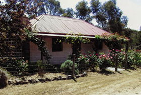 Settlers Cottage - QLD Tourism 1
