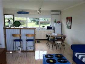 Victor Apartments - Surfs Up - Queensland Tourism 1