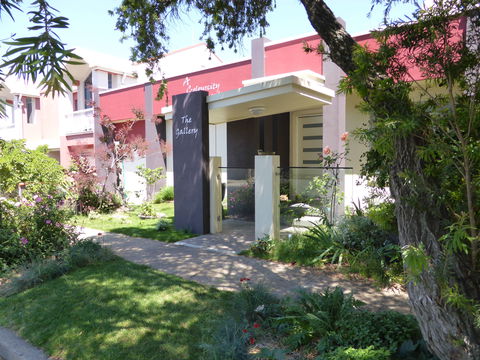 A Colourcity Apartments - QLD Tourism 0