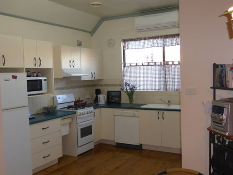 A Colourcity Apartments - QLD Tourism 14