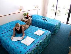 Acacia Court Hotel - Queensland Tourism 3