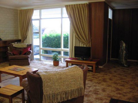 Acacia Grove Holiday House - QLD Tourism 5