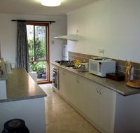 Adrienne's Place on the Hill - QLD Tourism