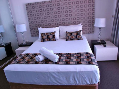 Aegean Apartments - QLD Tourism 9