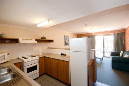 Allan Cunningham Motel And Old Wagon Restaurant - QLD Tourism 1