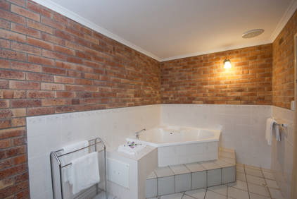 Allan Cunningham Motel And Old Wagon Restaurant - QLD Tourism 3