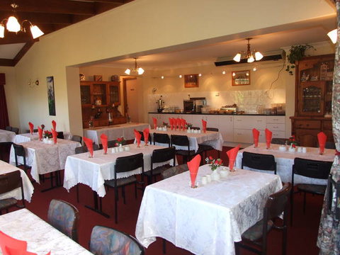 Allan Cunningham Motel And Old Wagon Restaurant - QLD Tourism 6