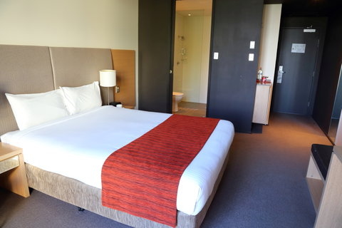 Alpha Hotel Eastern Creek - QLD Tourism 3