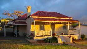 Charlie Bates Cottage - QLD Tourism 4