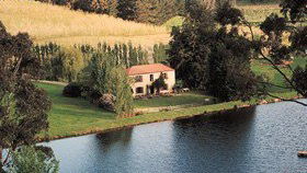 Adelaide Hills Country Cottages - Apple Tree Cottage - QLD Tourism 4