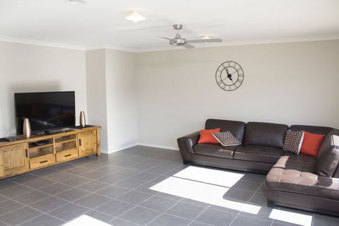 Ballarat Luxury Villas - QLD Tourism 3