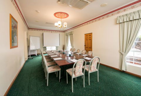 John Pirie Motor Inn - QLD Tourism 3