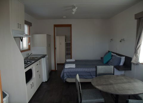 Lake Colac Caravan Park - QLD Tourism 5